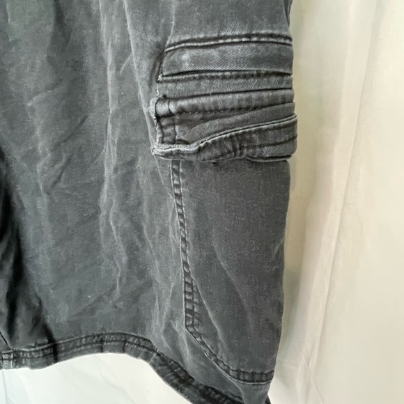 Wrangler Men's Black Cargo Shorts - Picture 2 of 8